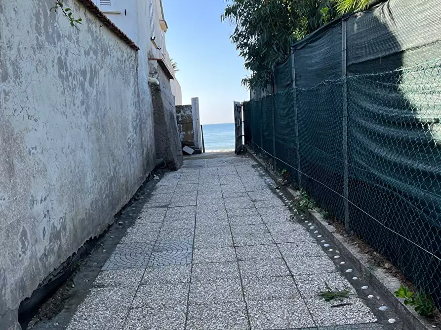 Immagine 16 di Villa in vendita  in Via Flacca 2502 a Fondi