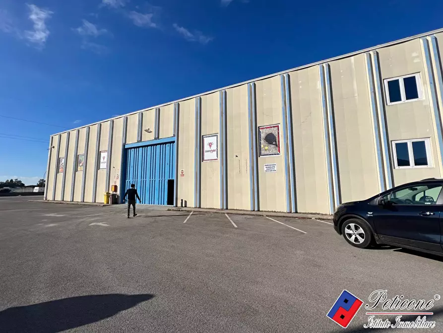 Immagine 1 di Magazzino in affitto  in Via diversivo acquachiara a Fondi