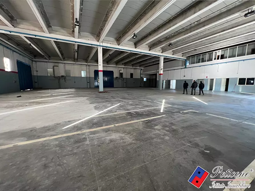 Immagine 2 di Magazzino in affitto  in Via diversivo acquachiara a Fondi