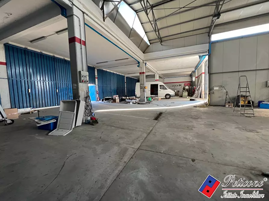 Immagine 3 di Magazzino in affitto  in Via diversivo acquachiara a Fondi