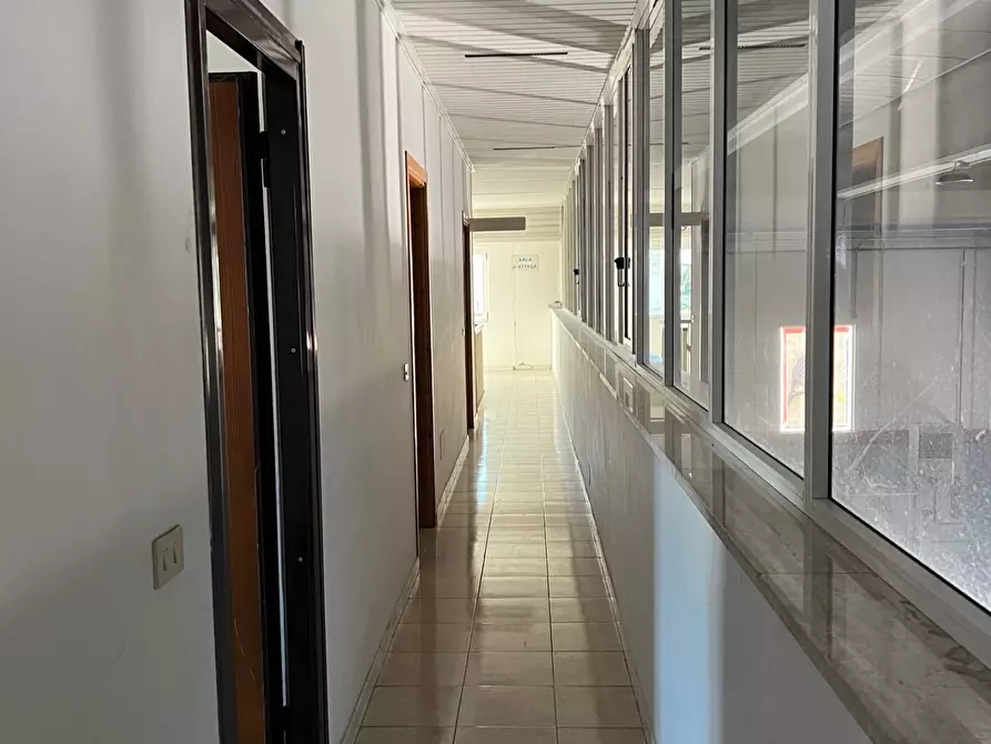 Immagine 5 di Magazzino in affitto  in Via diversivo acquachiara a Fondi