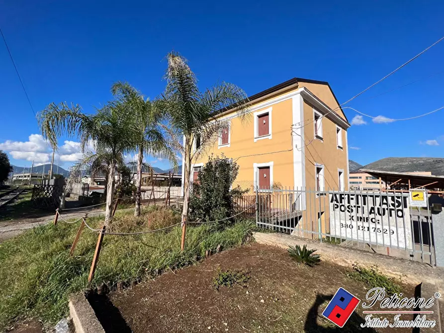 Immagine 4 di Casa indipendente in vendita  a Fondi