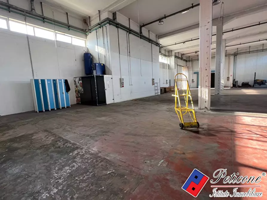 Immagine 2 di Magazzino in vendita  in Via madonna delle grazie a Fondi