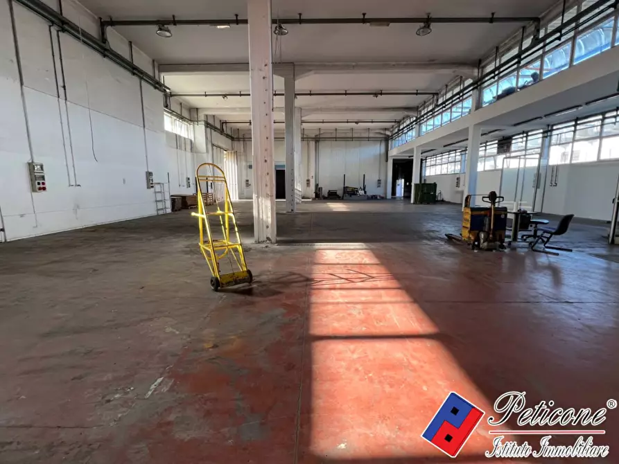 Immagine 3 di Magazzino in vendita  in Via madonna delle grazie a Fondi