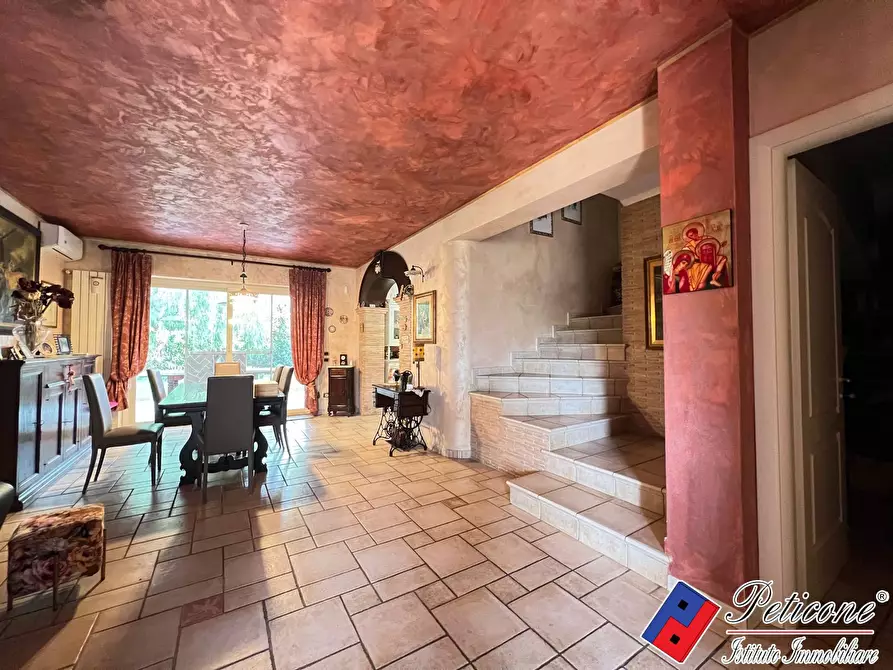 Immagine 2 di Villa in vendita  in Via Friulia Venezia Giulia a Fondi