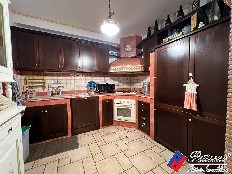 Immagine 5 di Villa in vendita  in Via Friulia Venezia Giulia a Fondi