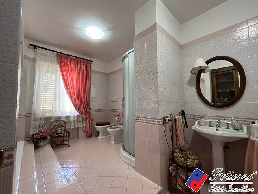 Immagine 14 di Villa in vendita  in Via Friulia Venezia Giulia a Fondi