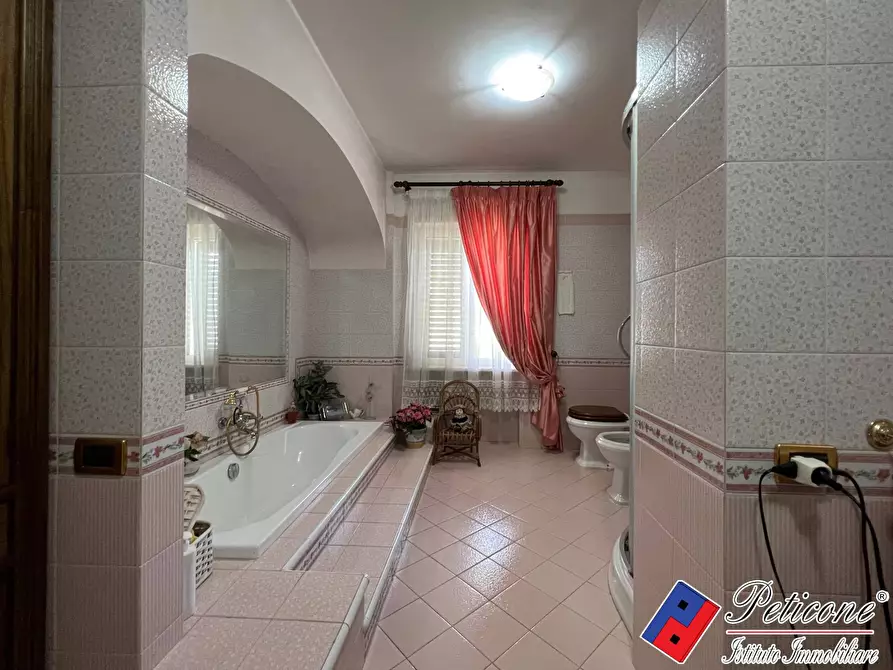 Immagine 15 di Villa in vendita  in Via Friulia Venezia Giulia a Fondi