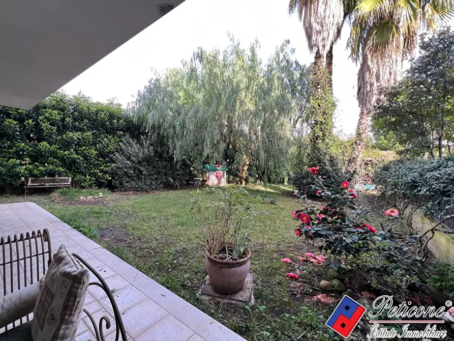 Immagine 23 di Villa in vendita  in Via Friulia Venezia Giulia a Fondi