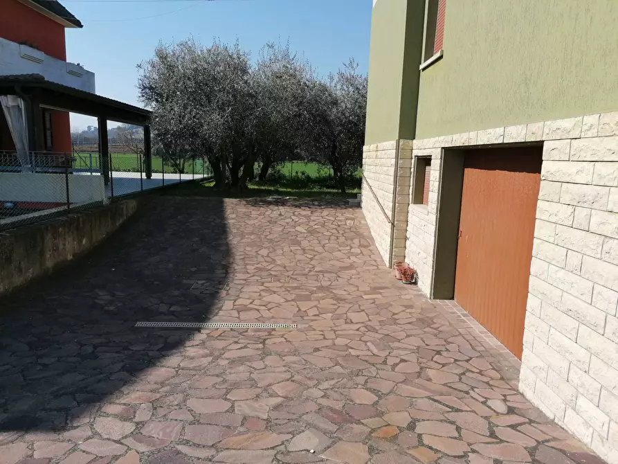 Immagine 23 di Villa in vendita  in Centinarola a Fano