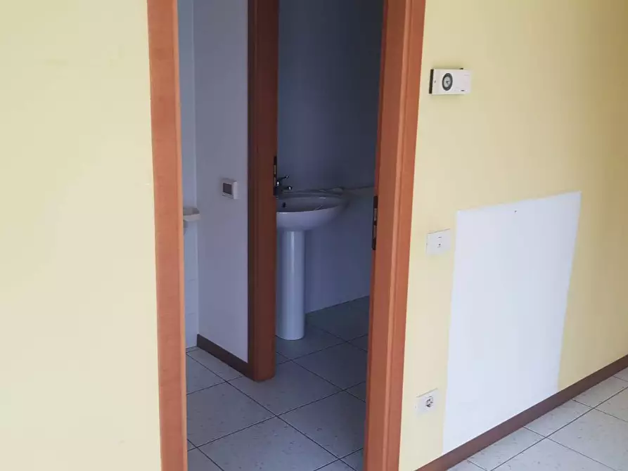 Immagine 6 di Ufficio in affitto  in Calcinelli a Colli Al Metauro