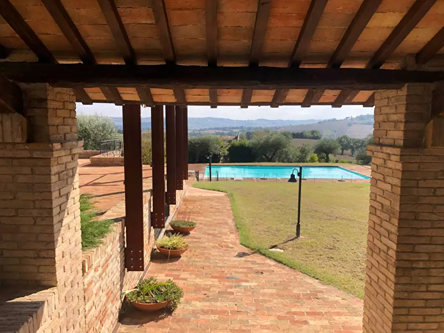 Immagine 3 di Villa in vendita  a San Costanzo