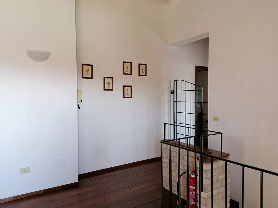 Immagine 21 di Villa in vendita  a San Costanzo