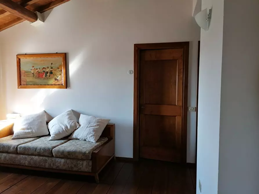 Immagine 23 di Villa in vendita  a San Costanzo