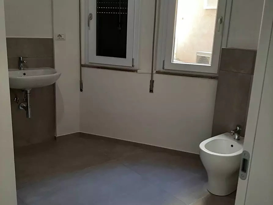 Immagine 10 di Appartamento in vendita  in Centro Storico a Fano