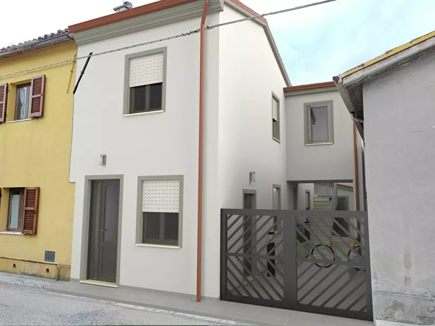 Immagine 1 di Casa semindipendente in vendita  in Via Fanella a Fano