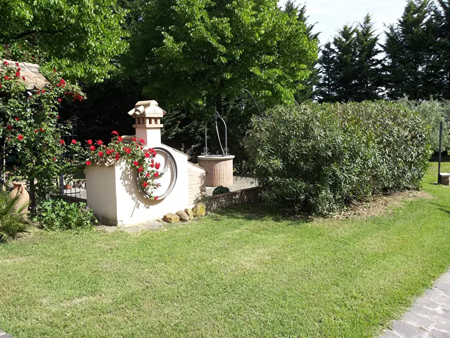 Immagine 7 di Villa in vendita  in Carrara a Fano