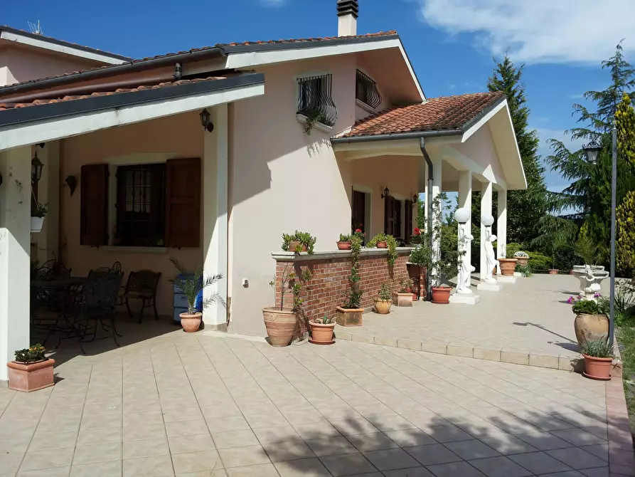 Immagine 13 di Villa in vendita  in Carrara a Fano