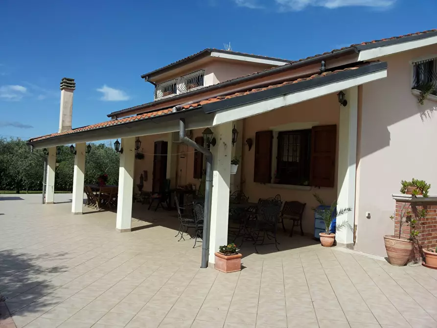 Immagine 14 di Villa in vendita  in Carrara a Fano