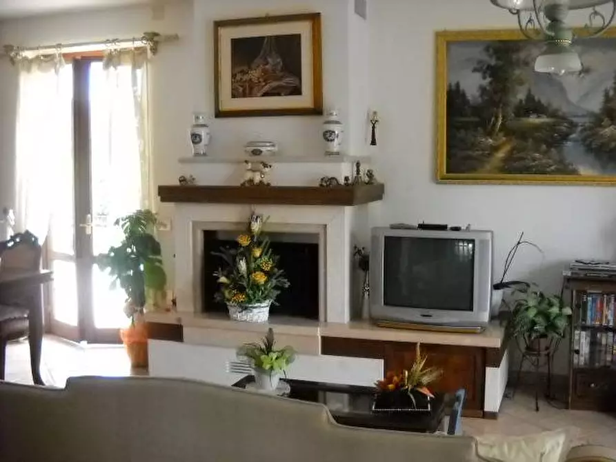 Immagine 15 di Villa in vendita  in Carrara a Fano