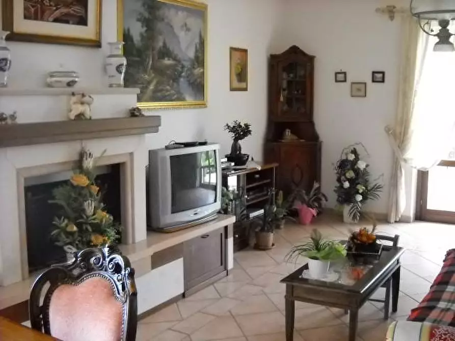 Immagine 16 di Villa in vendita  in Carrara a Fano