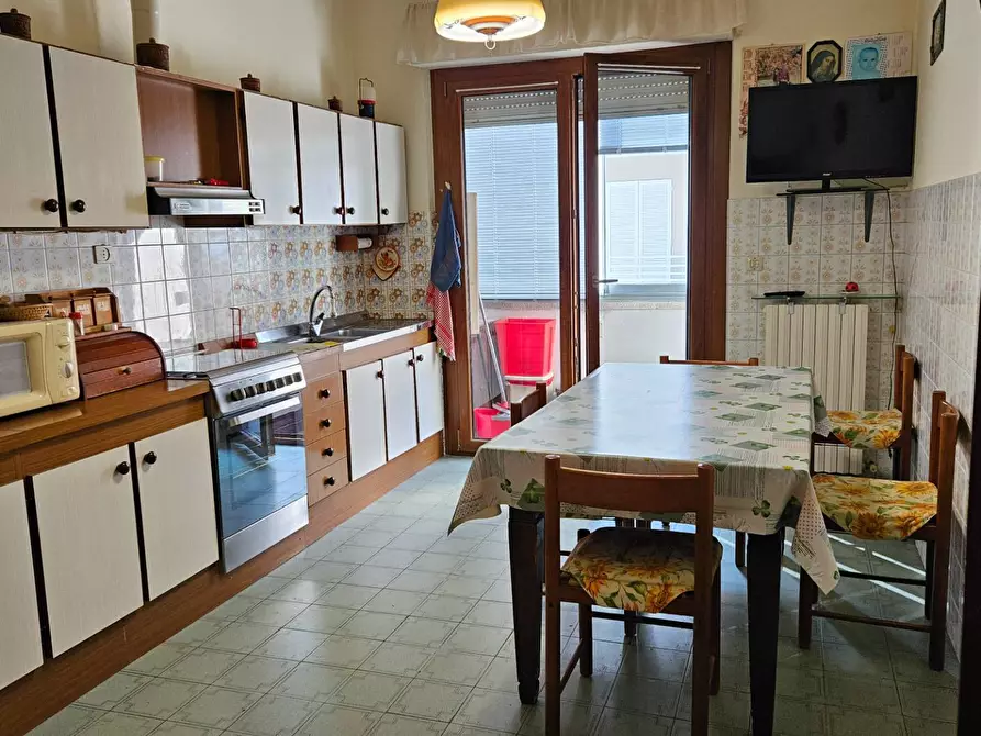 Immagine 5 di Appartamento in vendita  in Via Parini, 14 a Fano