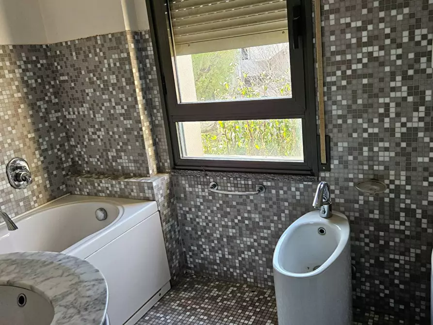 Immagine 11 di Appartamento in vendita  in Passeggi a Fano