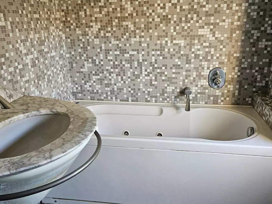 Immagine 12 di Appartamento in vendita  in Passeggi a Fano