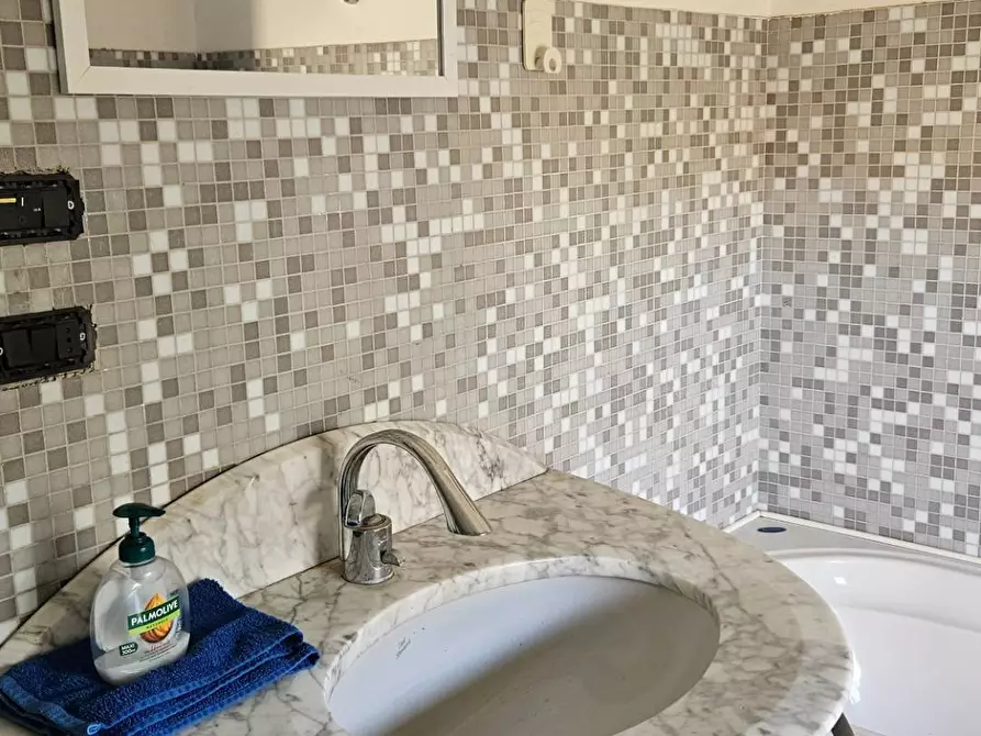 Immagine 13 di Appartamento in vendita  in Passeggi a Fano