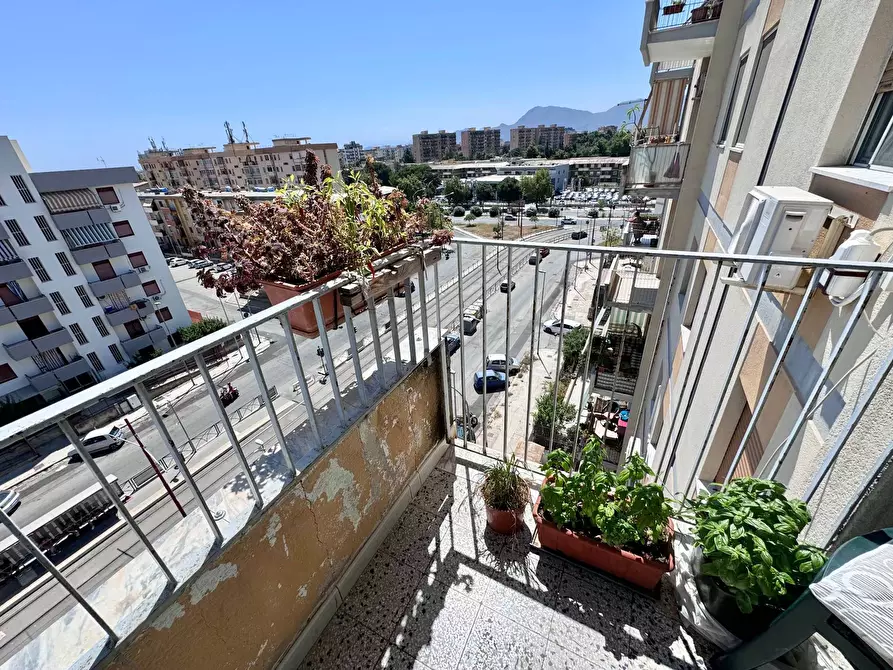 Immagine 3 di Appartamento in vendita  in Via Filippo Paladini a Palermo