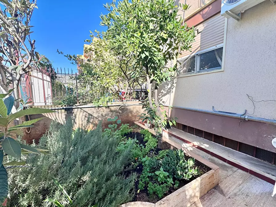Immagine 7 di Appartamento in vendita  in Via Cruillas a Palermo