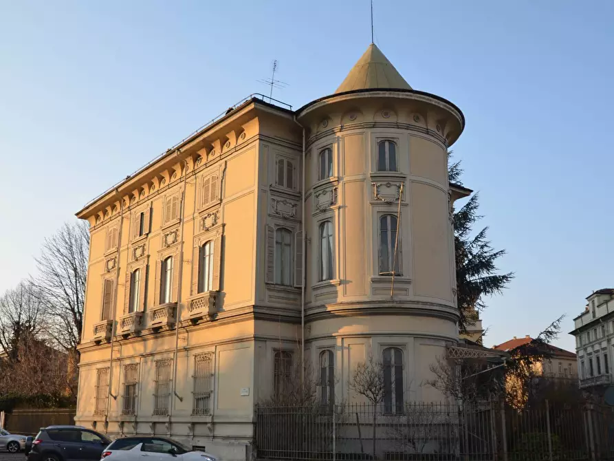 Immagine 1 di Palazzo in affitto  in Via Vela a Torino