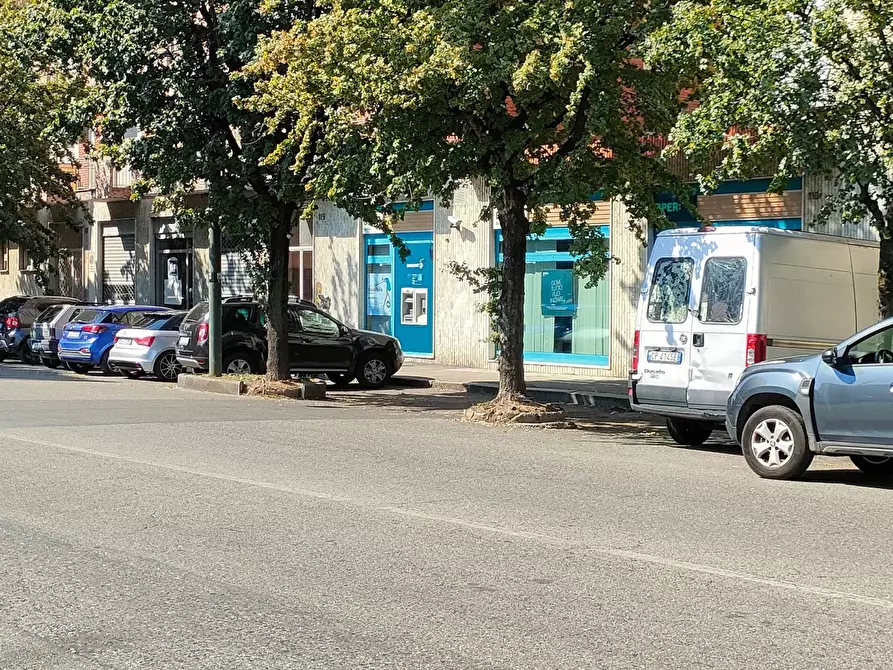 Immagine 6 di Locale commerciale in vendita  in Via Borgaro a Torino