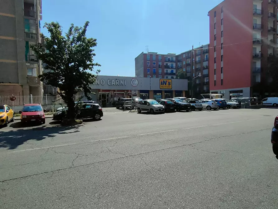 Immagine 7 di Locale commerciale in vendita  in Via Borgaro a Torino