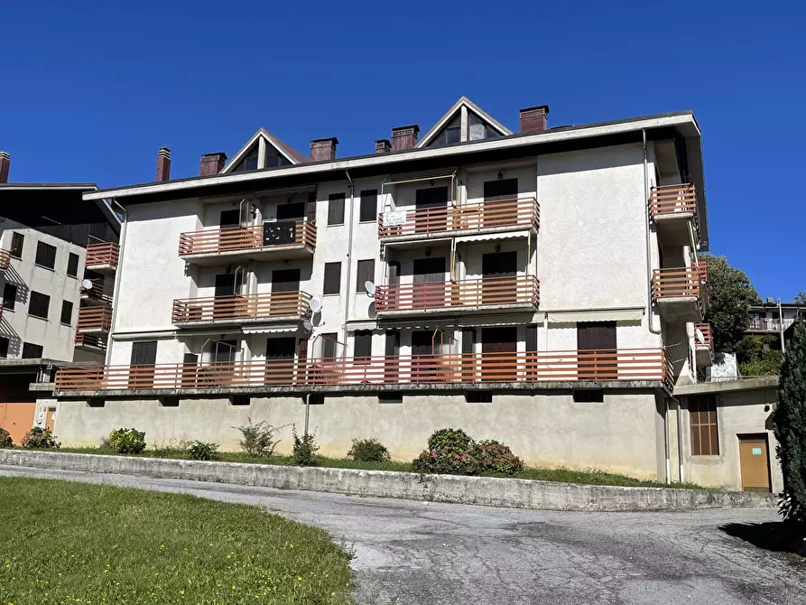Immagine 1 di Appartamento in vendita  in via tetti a Roburent
