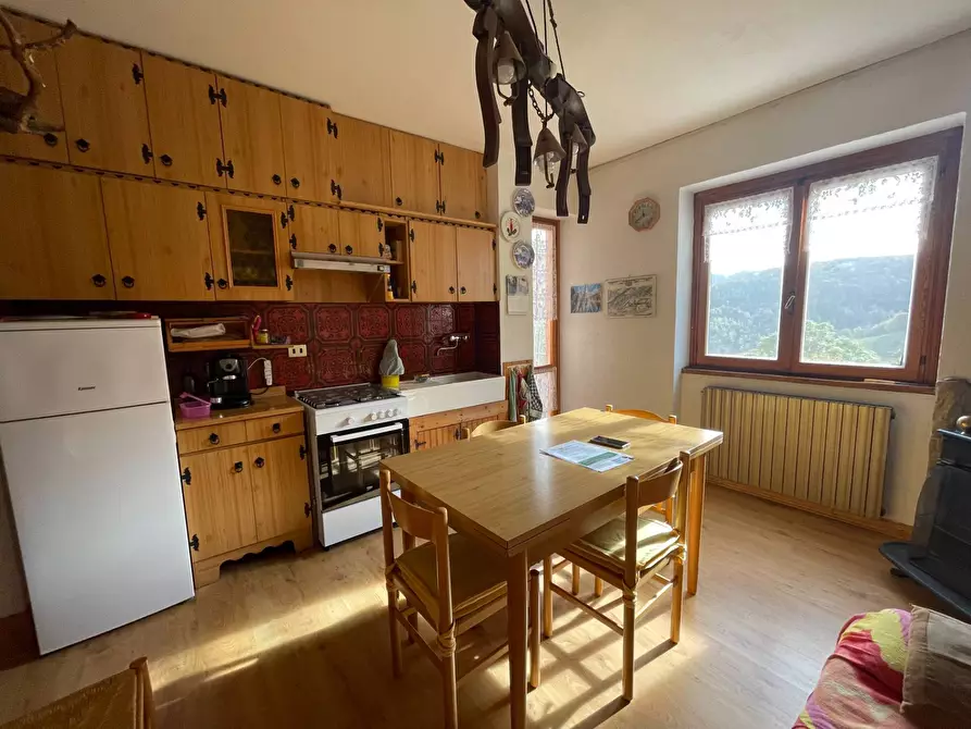 Immagine 1 di Appartamento in vendita  in frazione Cardini a Roburent