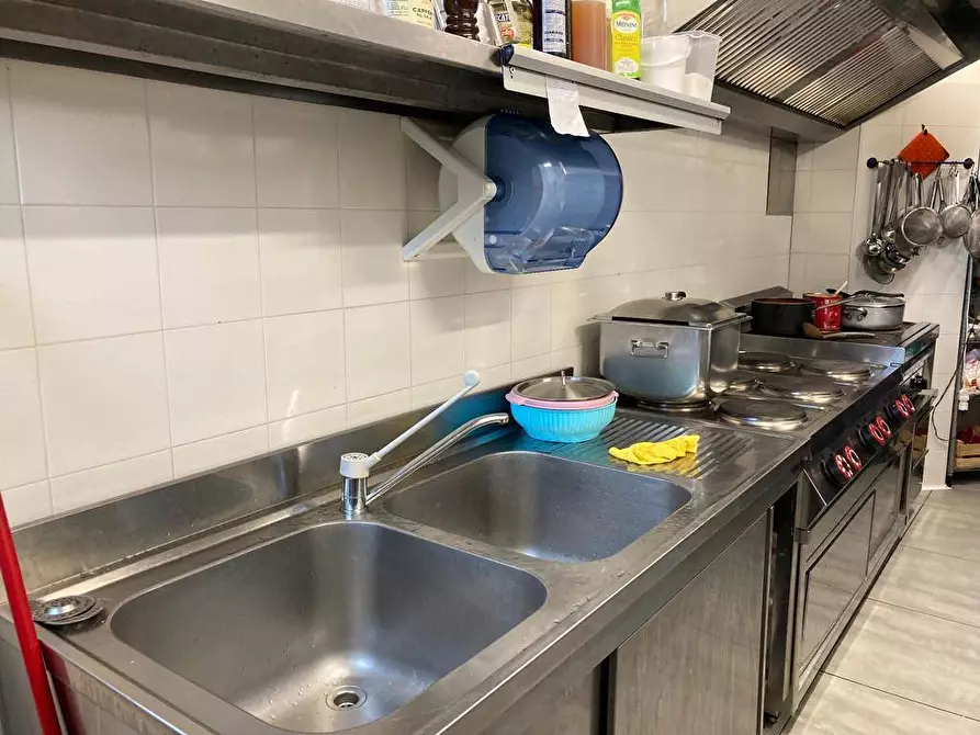 Immagine 9 di Attività commerciale in affitto  in Via Torino a San Francesco Al Campo