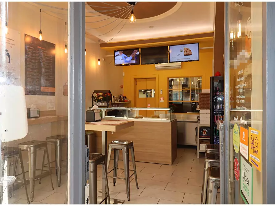 Immagine 3 di Attività commerciale in vendita  in Via San Massimo a Torino