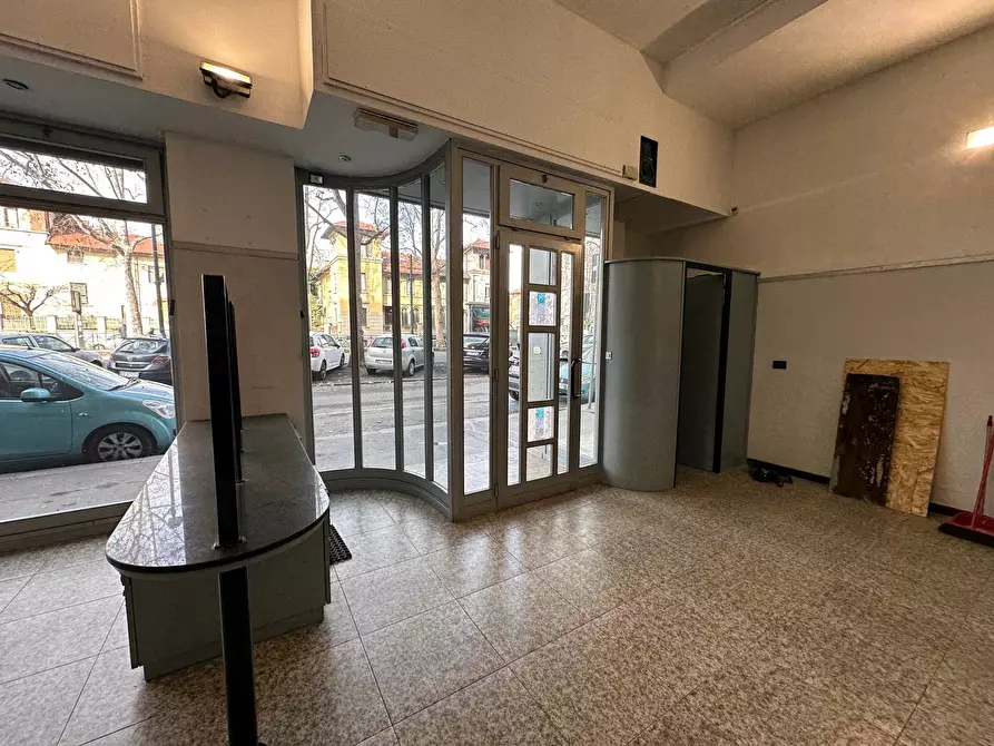 Immagine 2 di Negozio in affitto  in Corso Unione Sovietica a Torino