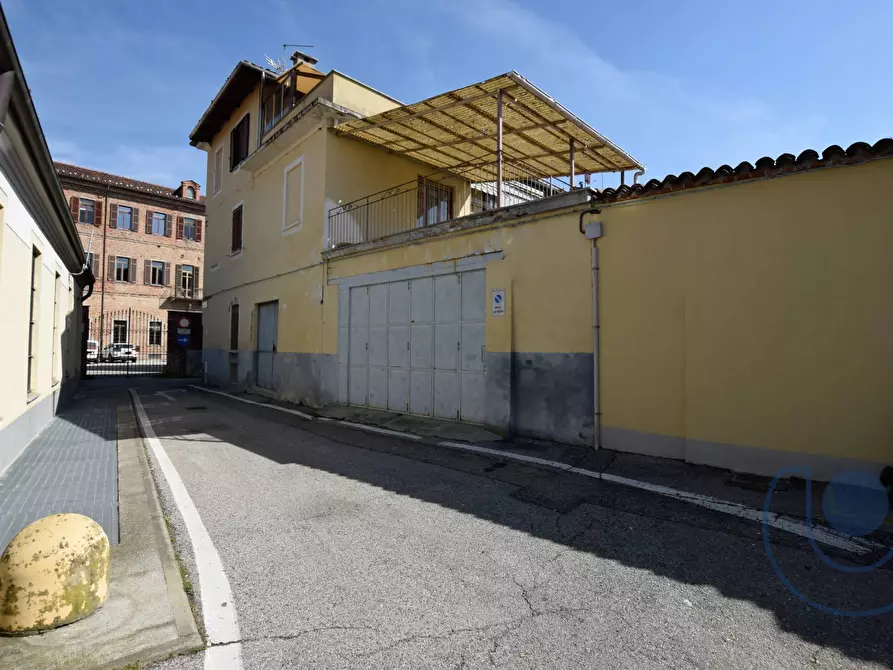 Immagine 1 di Casa bifamiliare in vendita  in Via San Raffaele a Chieri