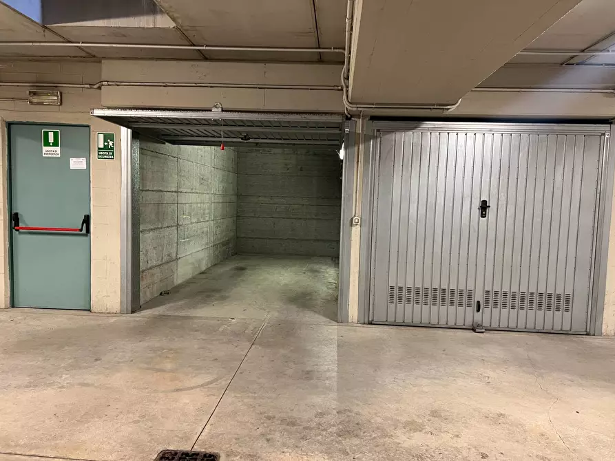 Immagine 4 di Box auto in vendita  in Strada Antica Di Collegno a Torino