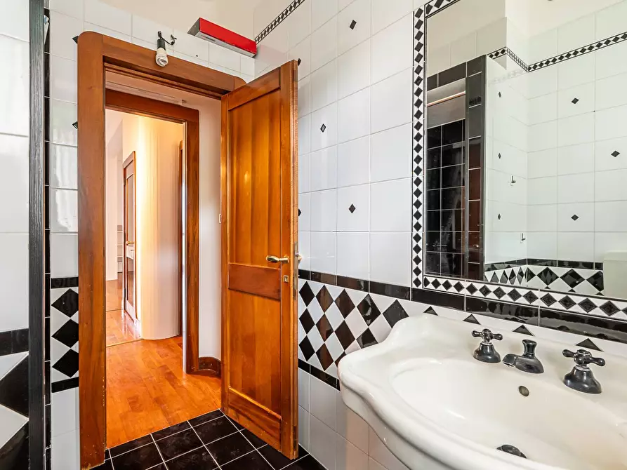 Immagine 25 di Appartamento in vendita  in Strada Val Salice a Torino