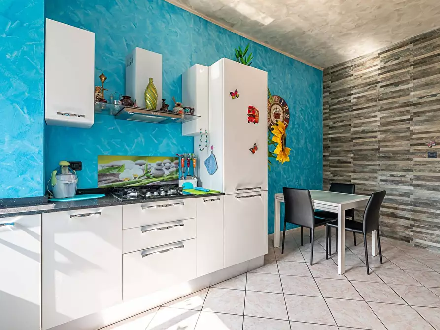 Immagine 3 di Appartamento in vendita  in via La Thuile a Torino