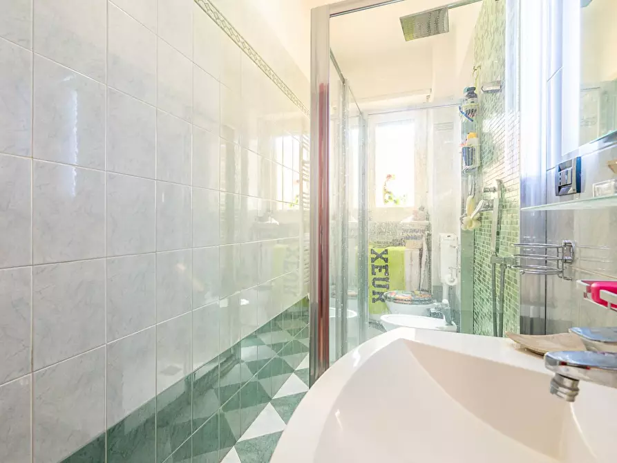 Immagine 14 di Appartamento in vendita  in via La Thuile a Torino