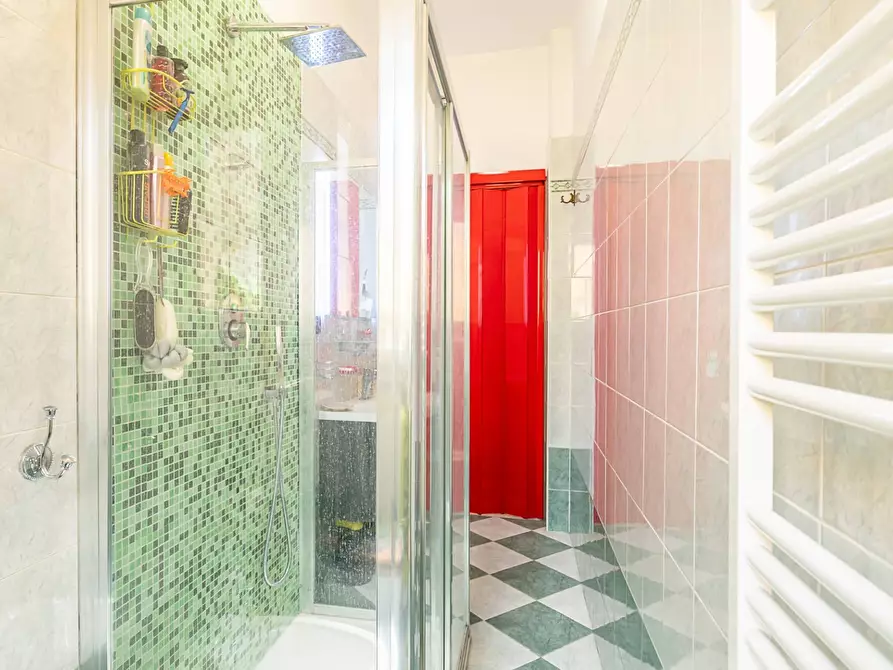 Immagine 15 di Appartamento in vendita  in via La Thuile a Torino