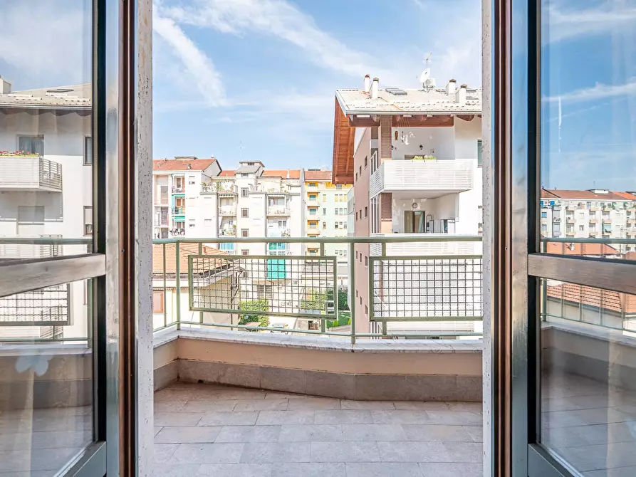 Immagine 21 di Appartamento in vendita  in via La Thuile a Torino