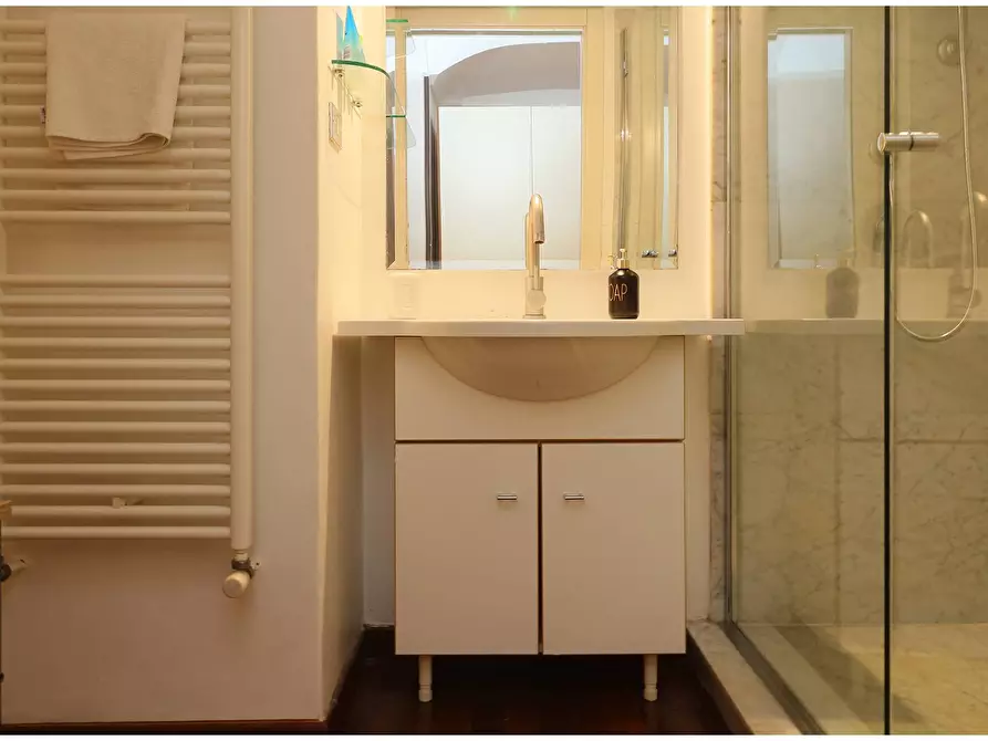 Immagine 9 di Appartamento in vendita  in Via SAN MASSIMO a Torino