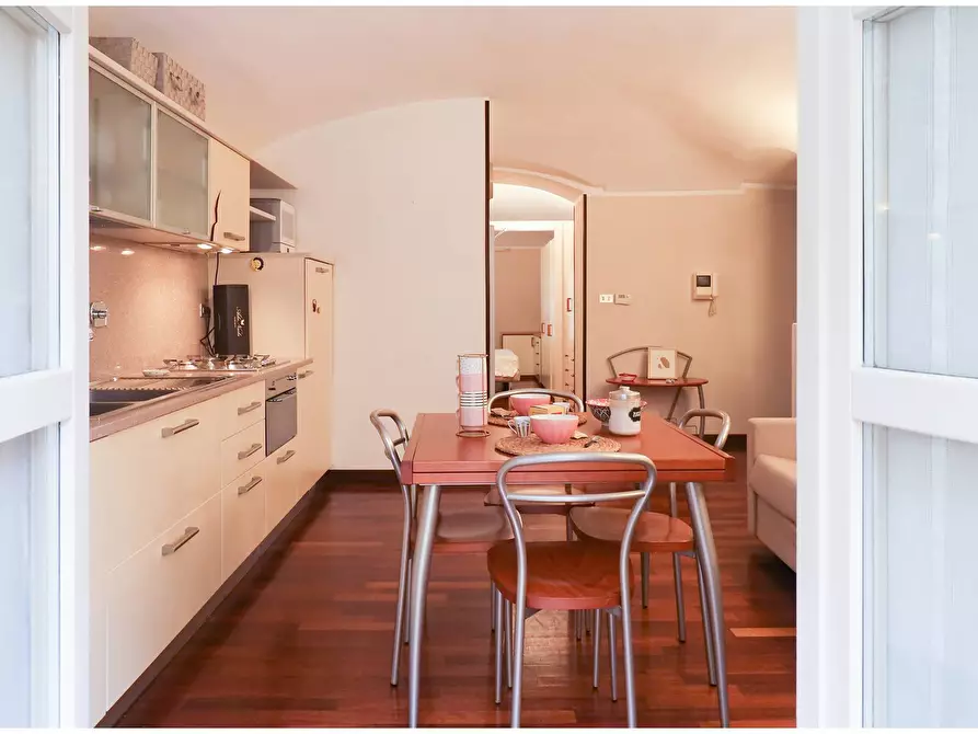 Immagine 3 di Appartamento in vendita  in Via SAN MASSIMO a Torino