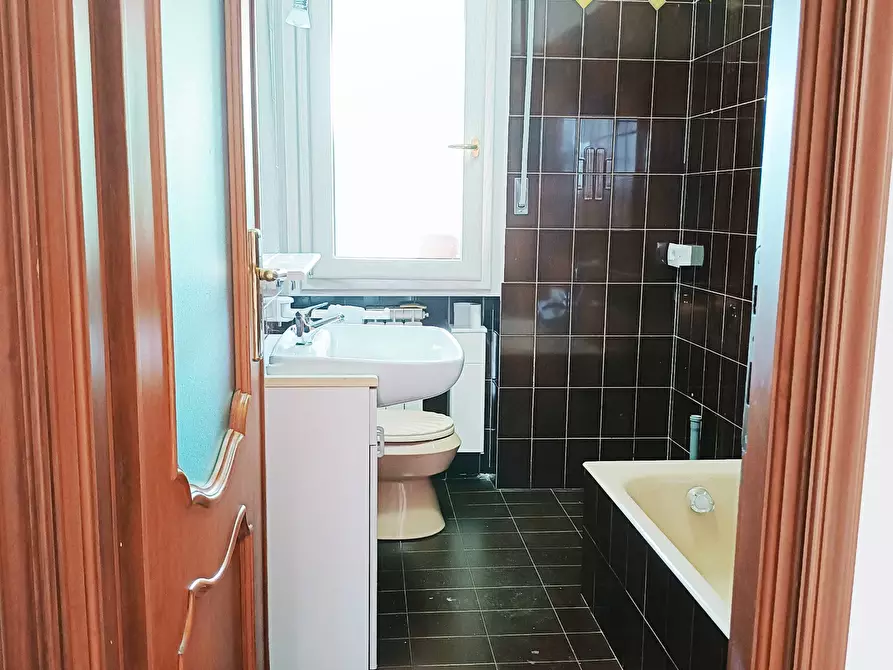 Immagine 20 di Appartamento in vendita  in Via Lirone a Ciriè