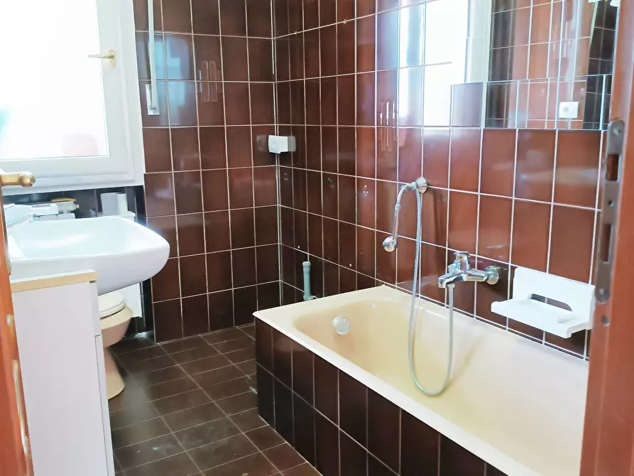 Immagine 21 di Appartamento in vendita  in Via Lirone a Ciriè